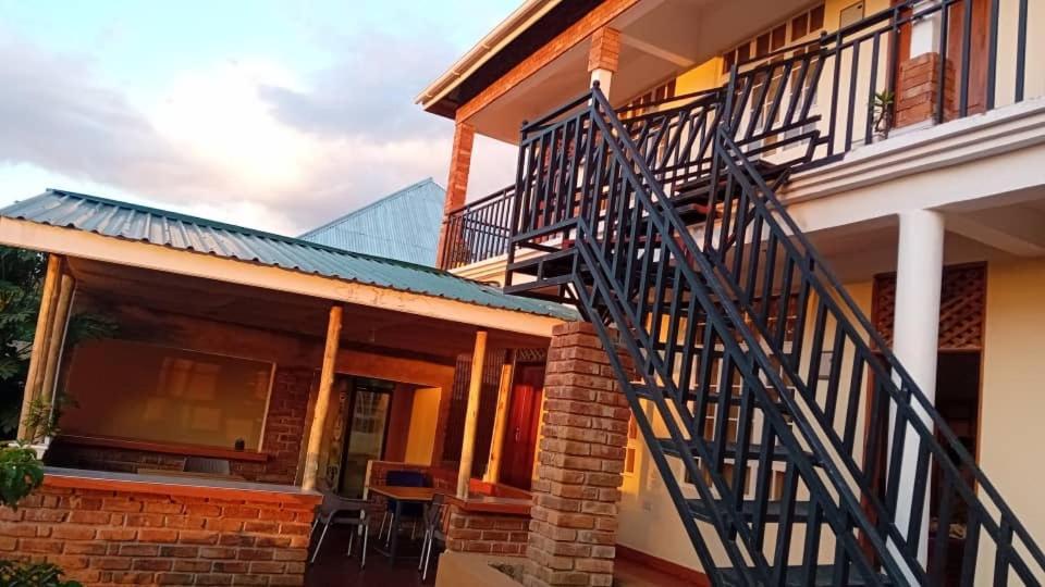 Seven Seven B&B Arusha Buitenkant foto